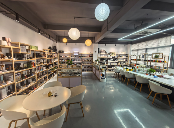 TRUE SCENT SHOWROOM